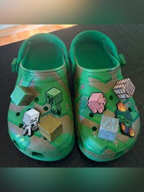 Minecraft CROCS size J2
